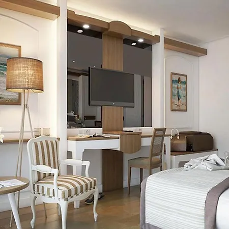 Royal Deluxe Hotel 3*